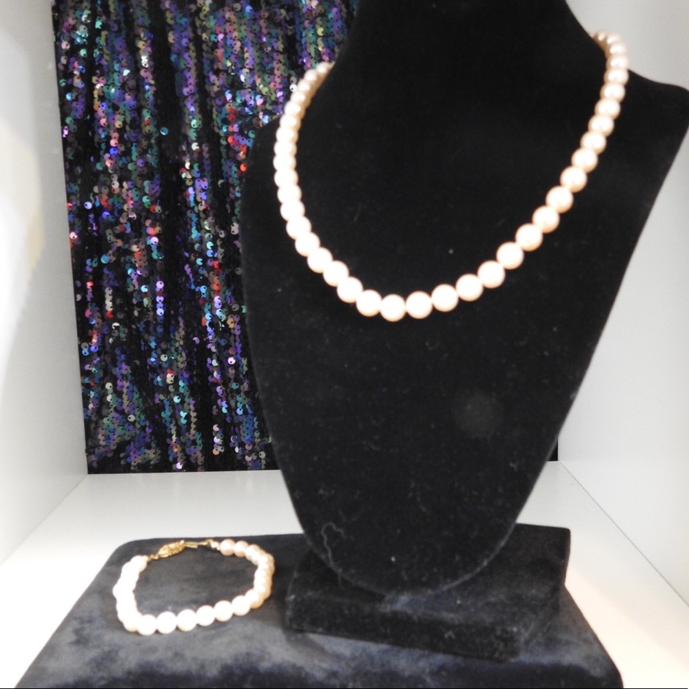 Blush Pearl Necklace with Matching Bracelet